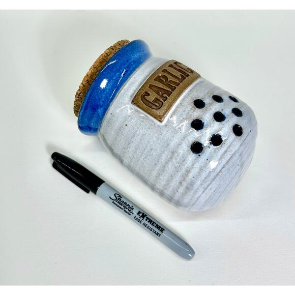 Stoneware Wall Mount Garlic Keeper - Studio Signed Pottery VTG 90s, Rustic Decor - Picture 4 of 7